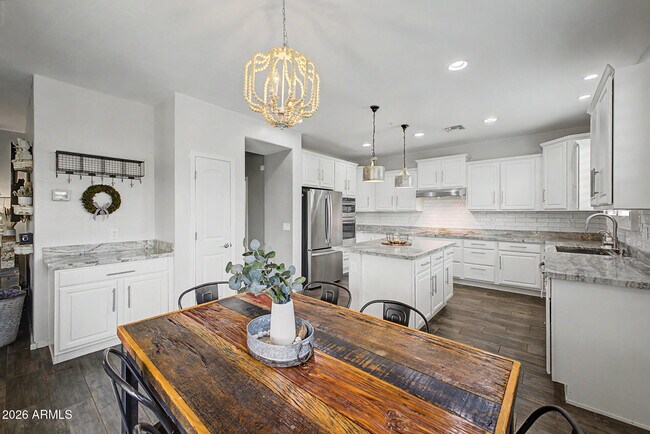 Building Photo - 5103 S Moccasin Trail