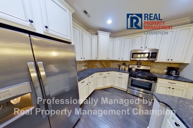 Building Photo - Custom Executive Home with Community Water...