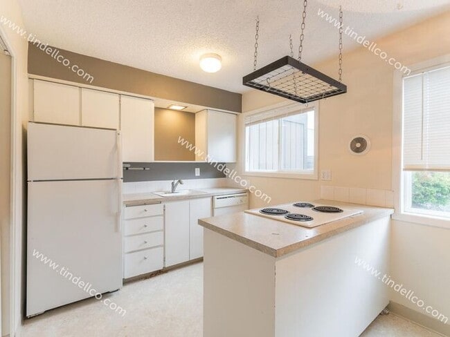 Building Photo - Charming Townhouse Style Home in Multnomah...