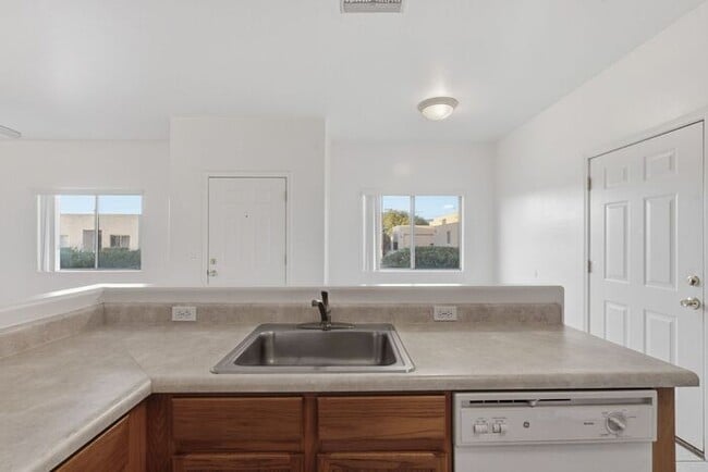 Building Photo - Pending/ Rented - Comfortable Eastside Liv...