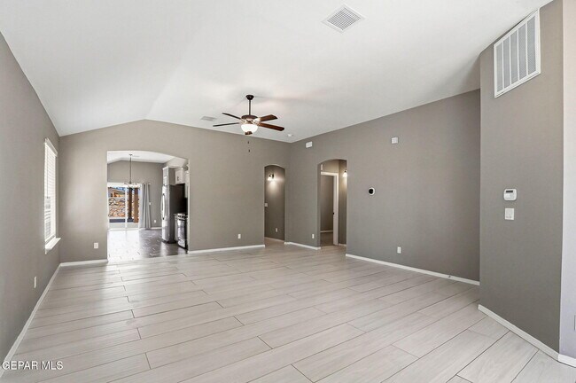 Building Photo - 14609 Carlo Alvarado Dr