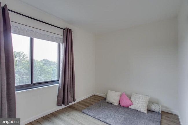 Building Photo - 203 Yoakum Pkwy