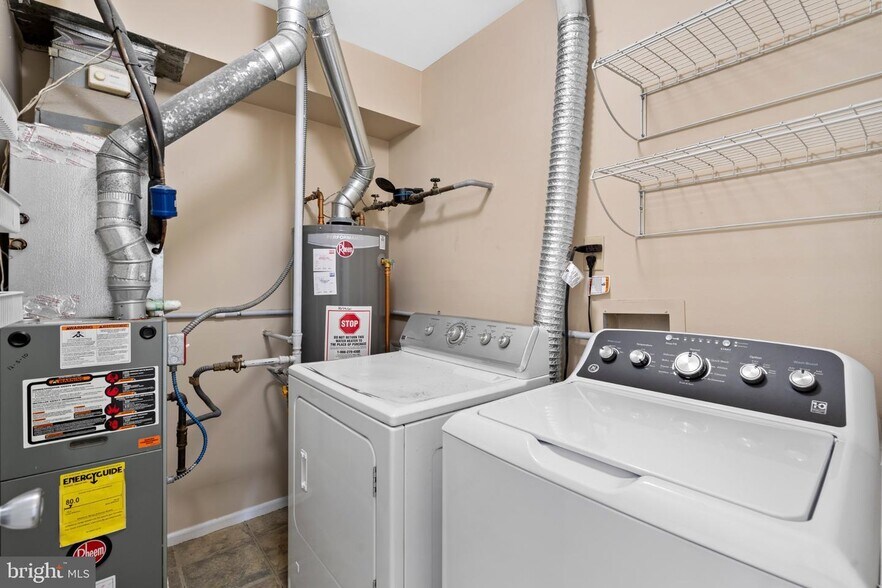 Building Photo - 501A Harwood Ct