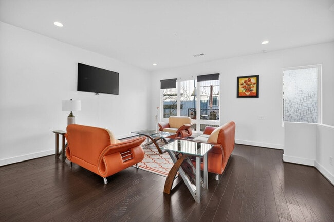 Building Photo - 1680 Memorial Dr SE