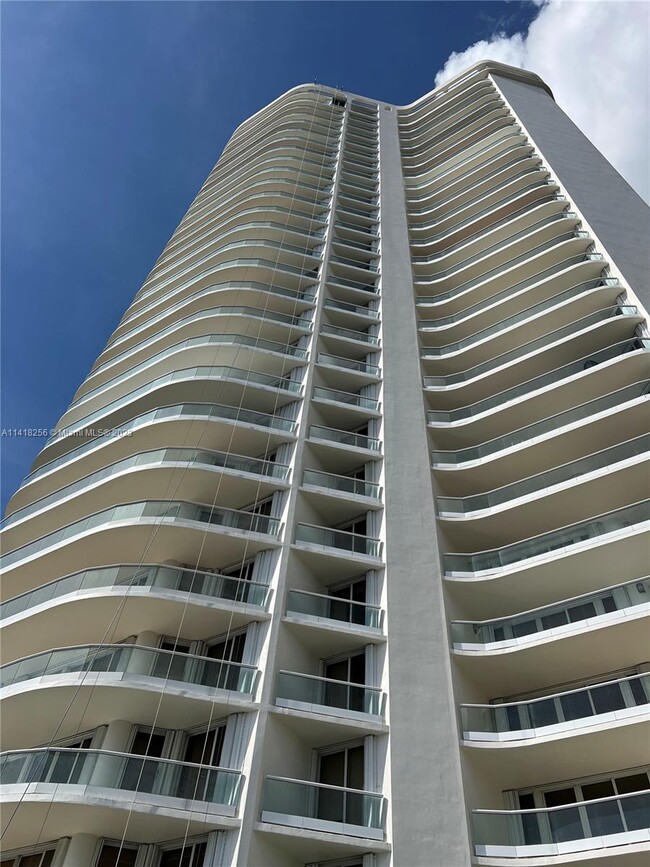 Building Photo - 7000 Island Blvd