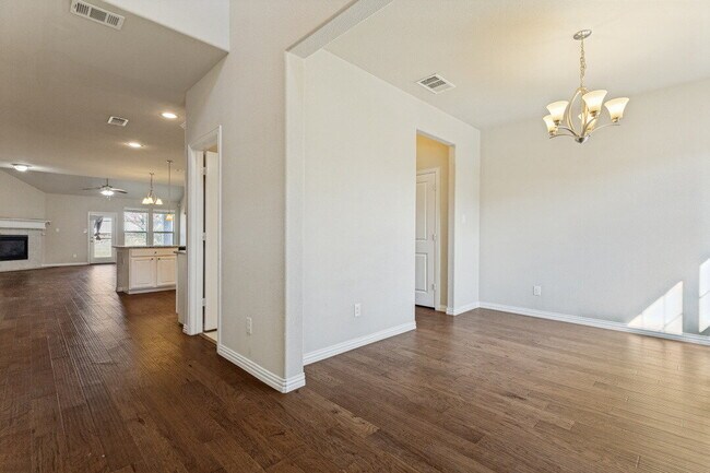 Building Photo - "Spacious 5-Bedroom Oasis with Granite Elegance and Hardwood Charm in Fort Worth!"