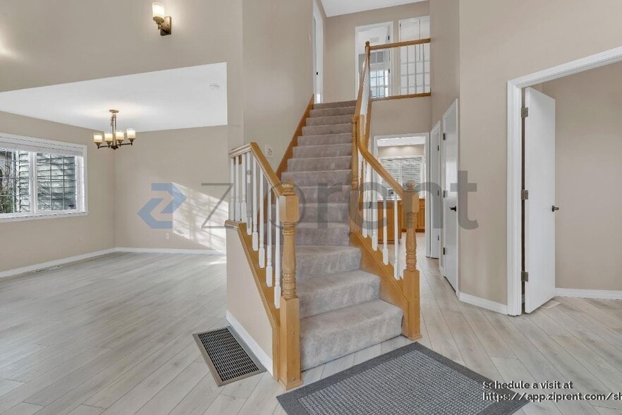 Building Photo - 6622 SE Montego Bay St