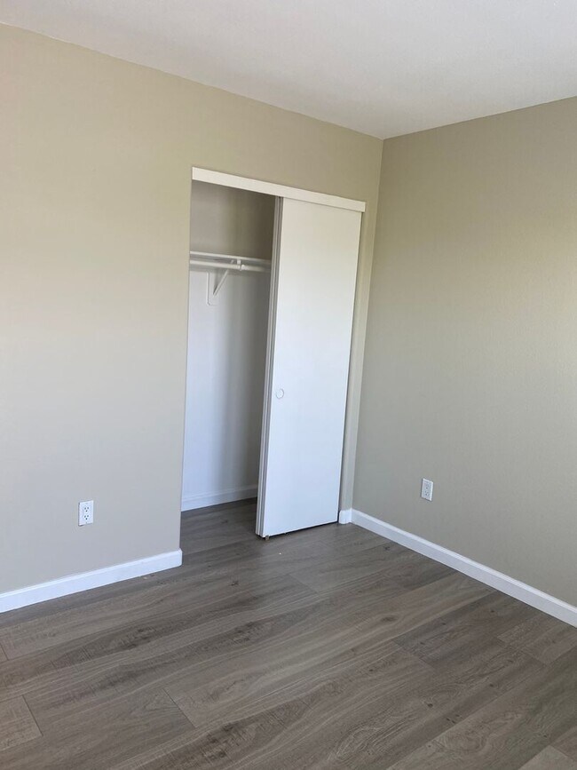 Building Photo - 9318 Square Dance Pl