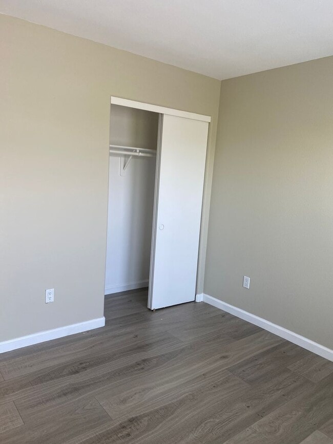 Building Photo - Remarkable totally renovated 2bed 2bath townhome is SW Las Vegas