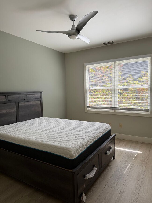 Building Photo - Rare Live/Work or Residential Opportunity in the Heart of North Oak Park!