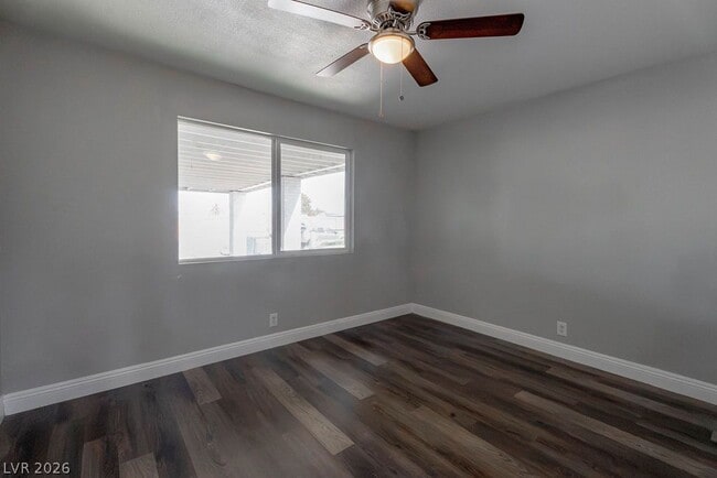 Building Photo - 1501 N Tonopah Dr