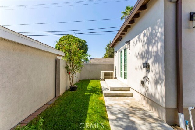 Building Photo - 641 E Grinnell Dr