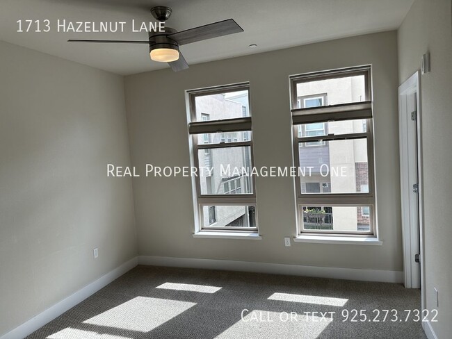 Building Photo - 1713 Hazelnut Ln