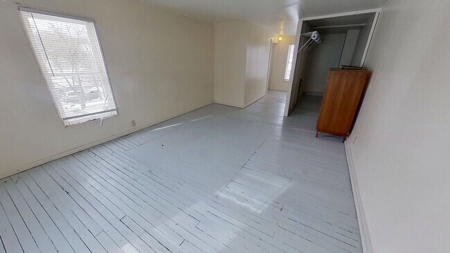 Building Photo - Spacious 2 Bedroom Apartment with Finished Loft