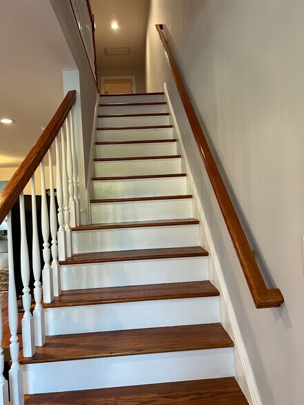 Building Photo - 4 Kiesewetter Ln