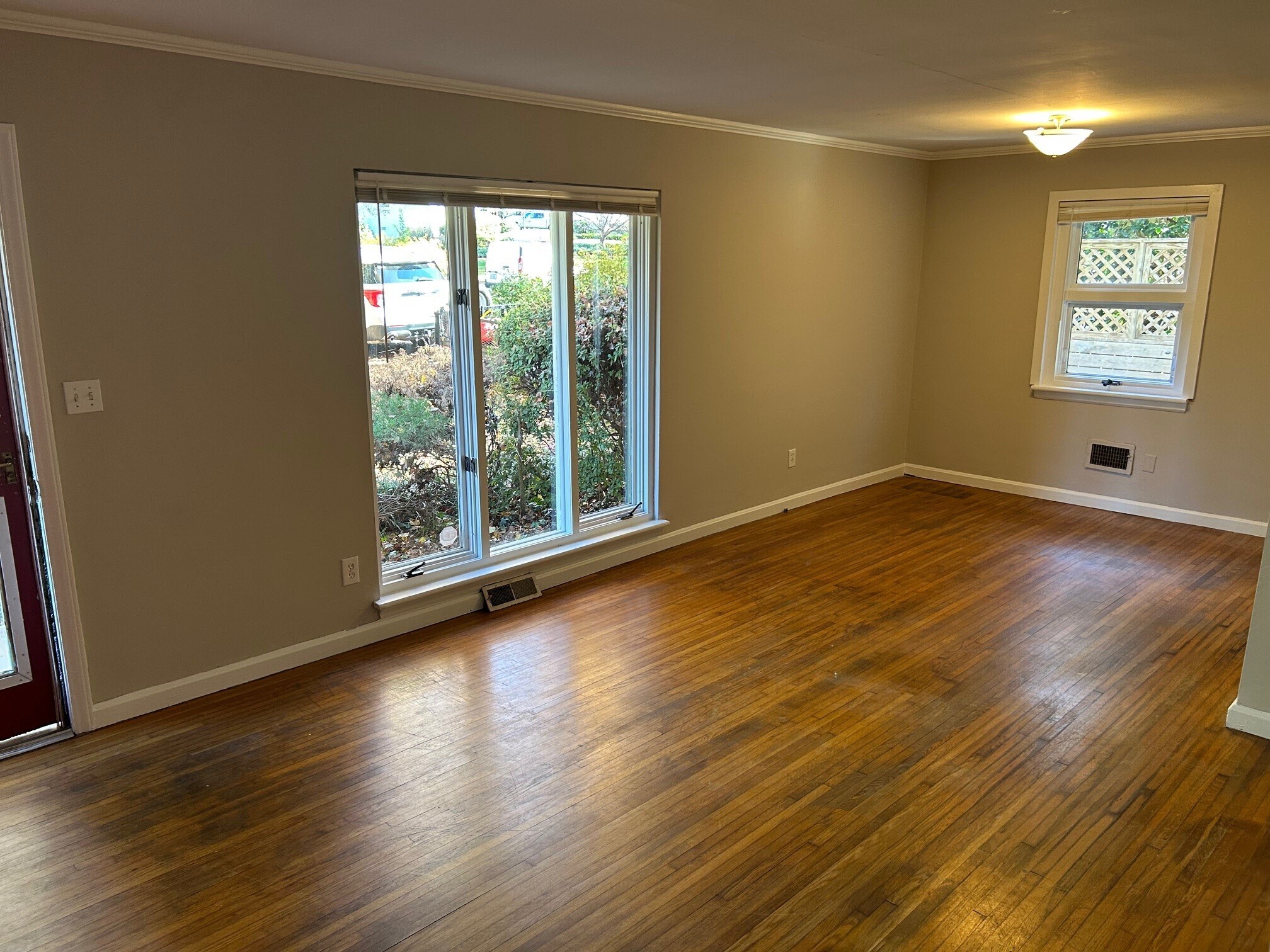 Living Room - 724 Vanderbrook Rd