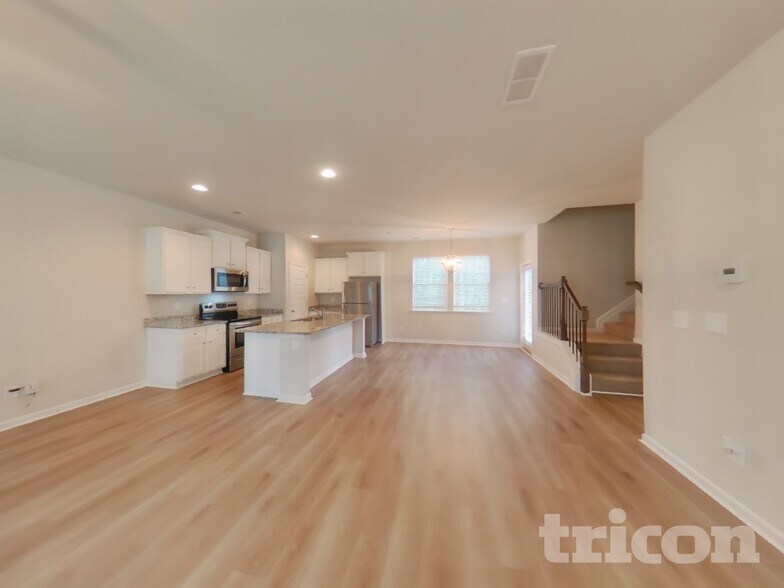 Building Photo - 701 Jackson Ct