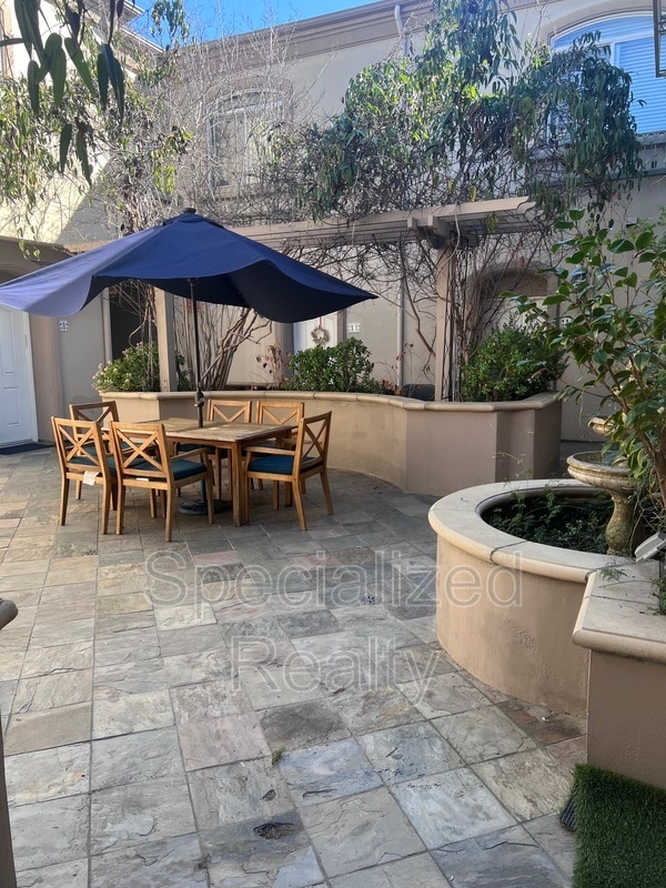 Building Photo - 5716 Whitsett Ave