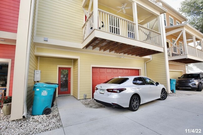 Building Photo - Beautiful 4/4.5 Home with 2 Car Garage in the Heart of Mills-Orlando!