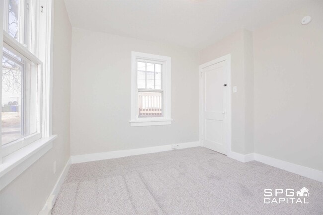 Building Photo - 228 8th St