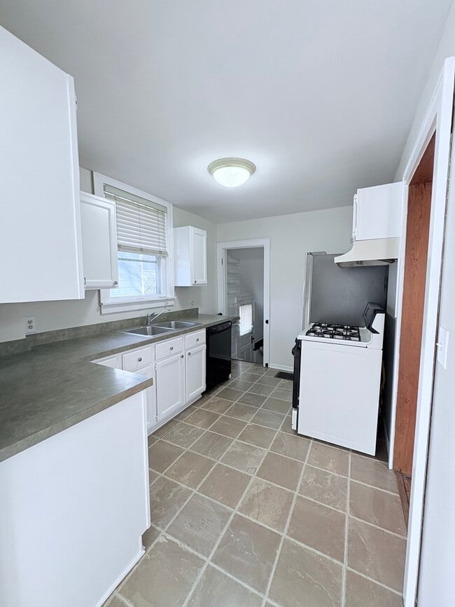 Building Photo - Charming 2 beds 1 baths in Columbus!