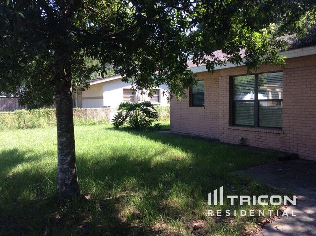 Building Photo - 14931 Pine Crest Rd