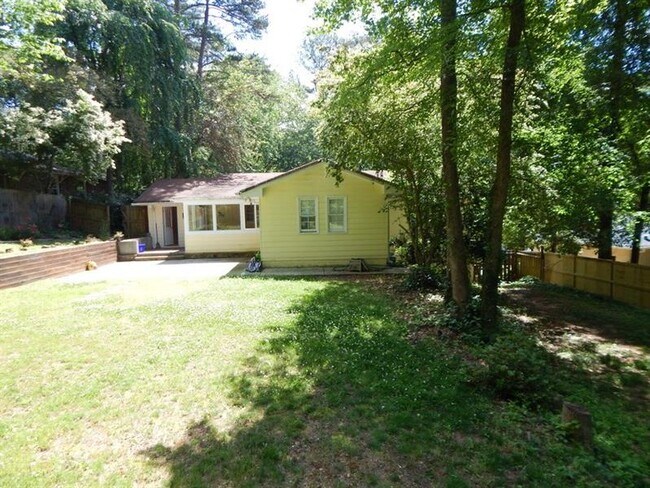 Building Photo - 2678 Green Meadows Ln NE