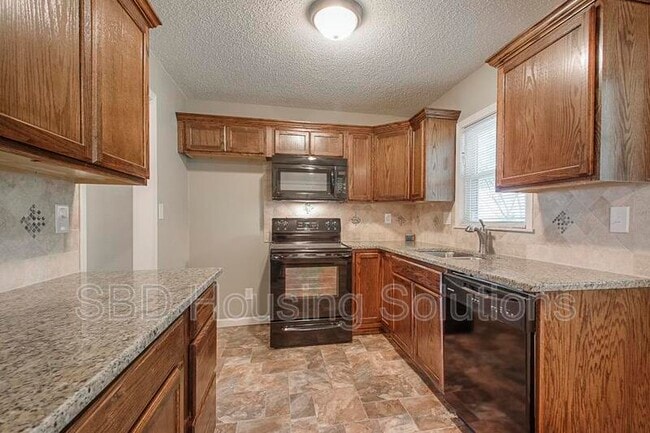 Building Photo - 8803 E 72nd St