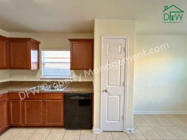 Building Photo - 10009 Iron Ridge Dr