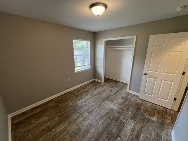 Building Photo - Charming 4-Bedroom Home with Large Backyar...