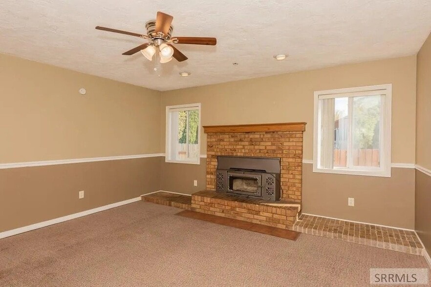 Building Photo - 679 Troy Ave W