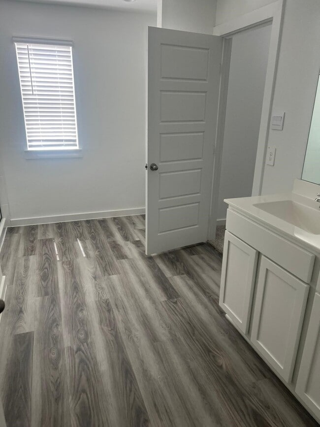 Building Photo - 10519 Hadley Pk Trl