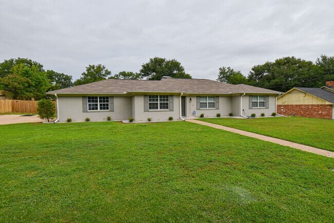 Building Photo - Lease Takeover Opportunity Available! 3 Be...
