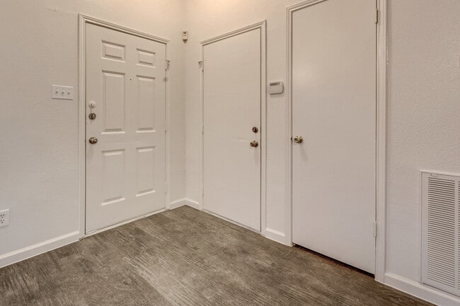 Building Photo - Charming 2 Bedroom Home in La Porte, TX