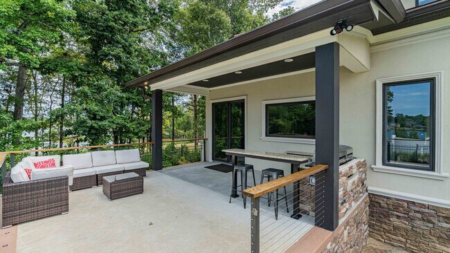 Building Photo - WELCOME TO LAKE MURRAY'S PARADISE