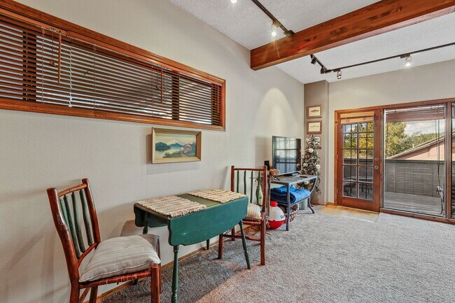 Building Photo - 2650 Valley View Dr