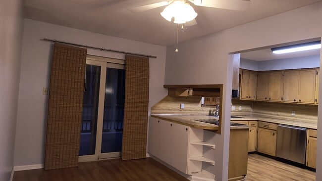 Building Photo - 717 Cara Jane Dr