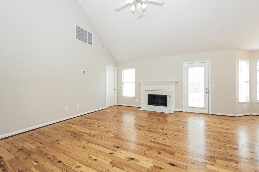 Building Photo - 128 Mary Joe Martin Dr