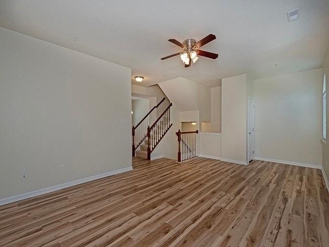Building Photo - 627 Edison Dr