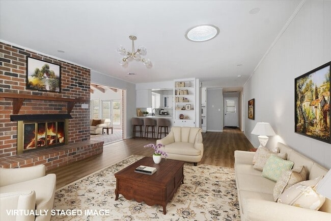 Building Photo - 204 Lake Cir Dr