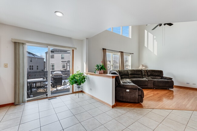 Building Photo - 1544 Suncrest Ln