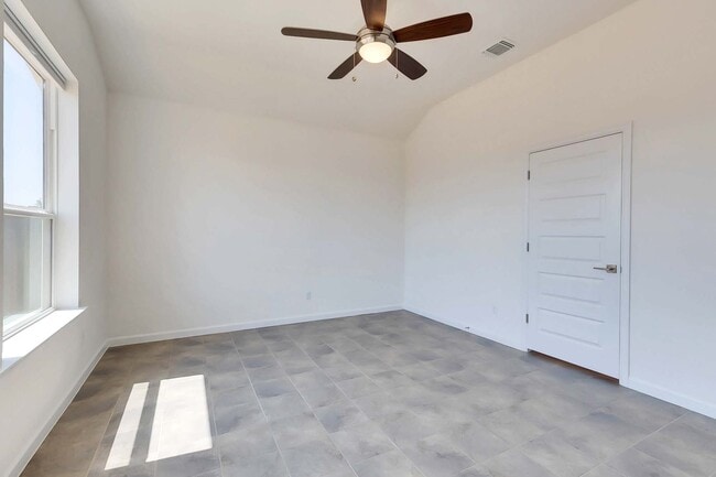 Building Photo - 133 James Rose Ln