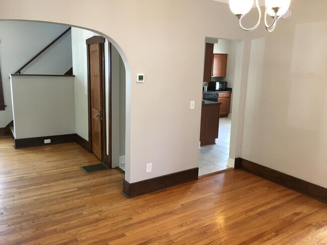 Building Photo - 253 Valley Ave SW