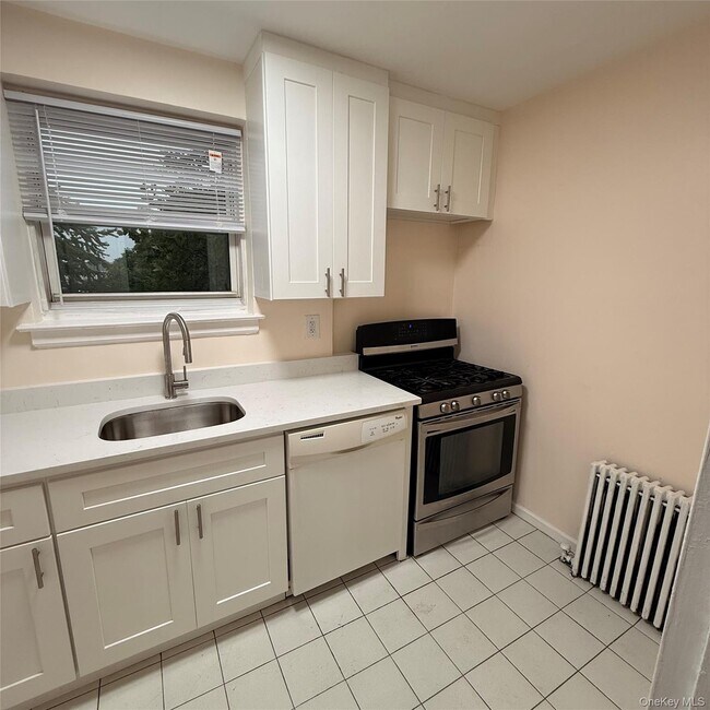 Building Photo - 260-67-260-75 75th Ave