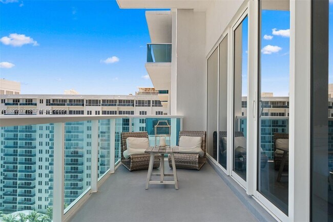 Building Photo - 102 24th St