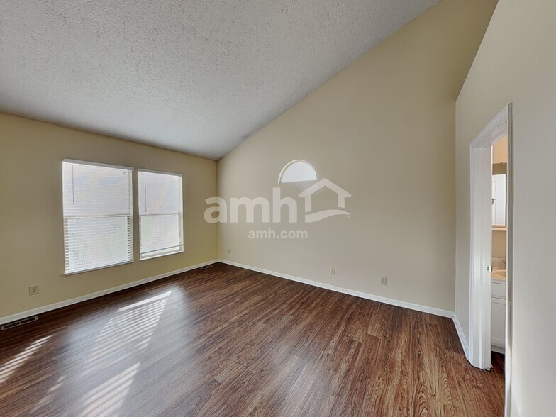 Building Photo - 742 Keltoncrest Dr