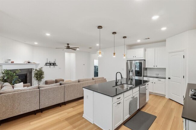 Building Photo - 2701 Emerson Trl