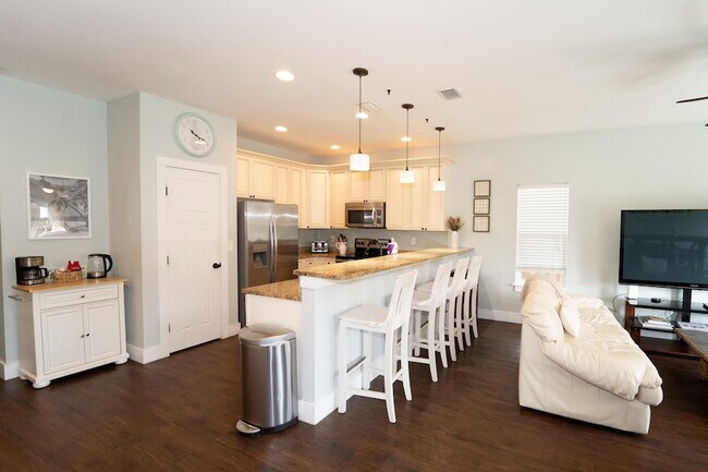 Building Photo - 228 Herada St