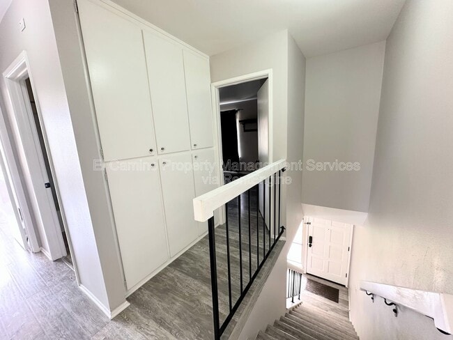 Building Photo - 955 Lamark Ln