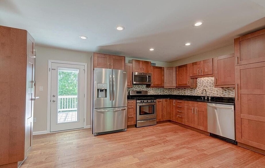 Building Photo - 6510 Carriage Dr